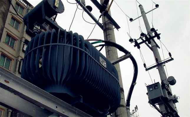 3分鐘教你讀懂變壓器，生活中最常見的油浸式變壓器